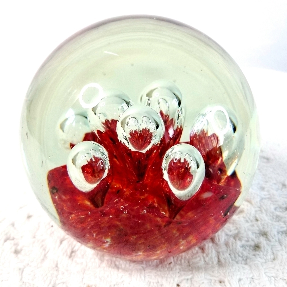 Beautiful Collectible Decorative  Art Glass Paperweight
